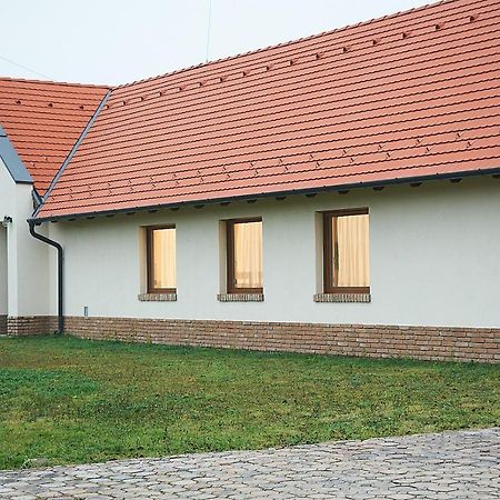 Vadvirag Vendeghaz Hotell Izsák Exteriör bild