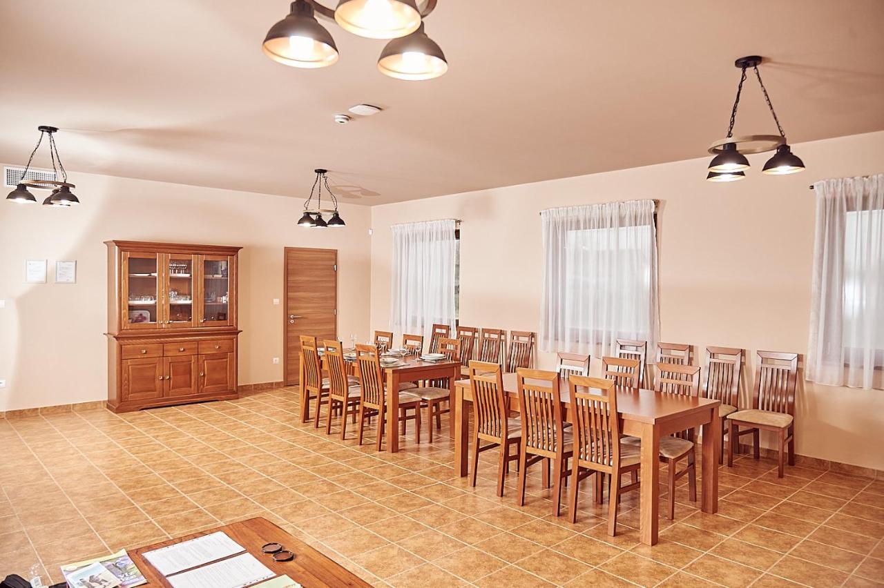 Vadvirag Vendeghaz Hotell Izsák Exteriör bild