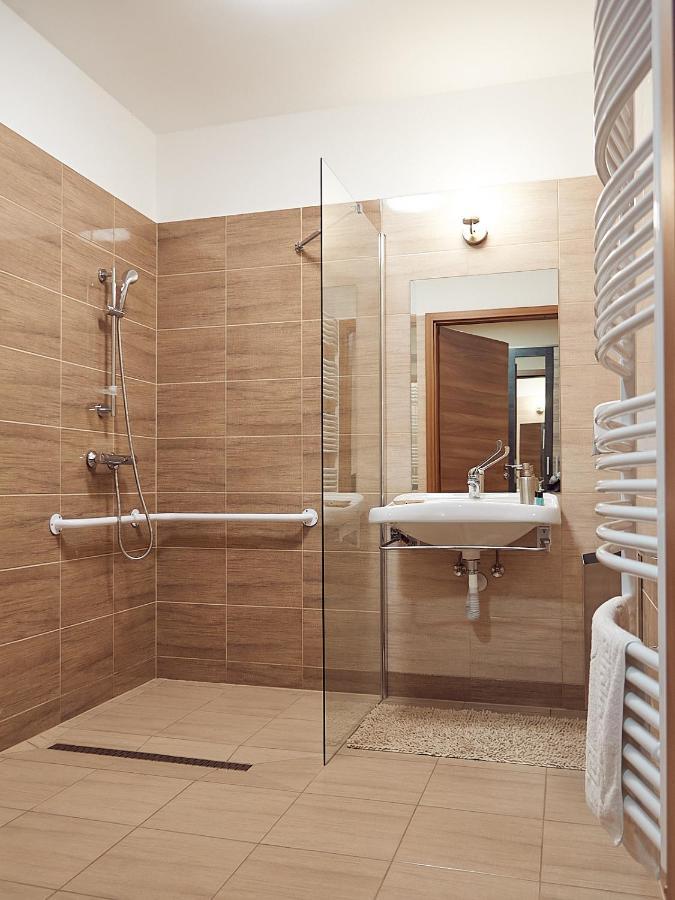 Vadvirag Vendeghaz Hotell Izsák Exteriör bild